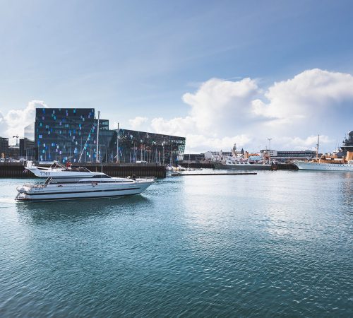 Boat coming to harbour 13