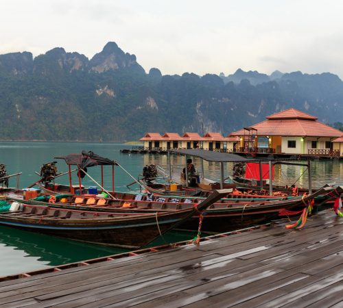 Longtailboat & raft house Cheow lan lake